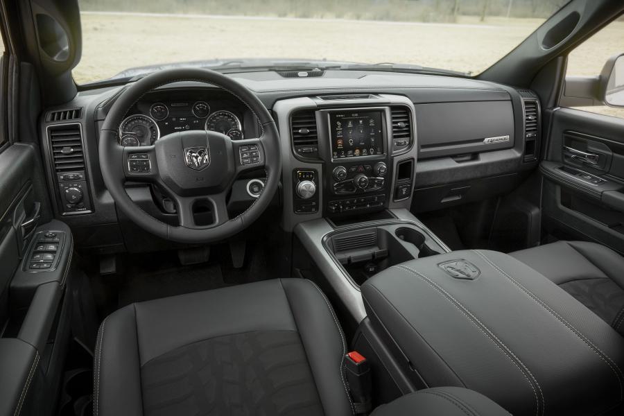 Торпедо Dodge Ram 1500 Rebel Blue Streak Crew Cab 2017 года  (фото 7 из 11)